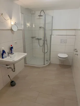 Modernes Badezimmer