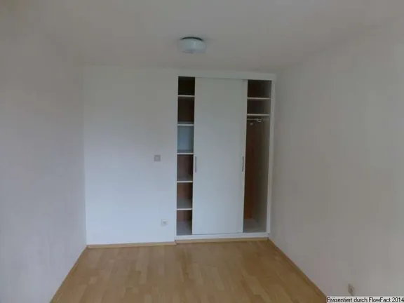 Schlafzimmer mit Einbauschrank