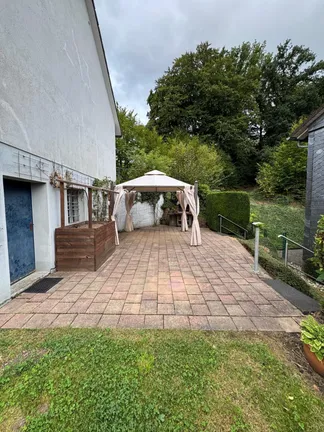 Terrasse mit Pavillon