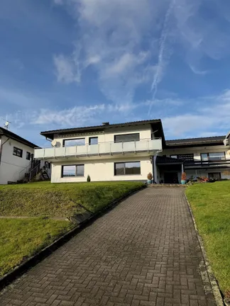 Zweistöckiges Wohngebäude.jpg