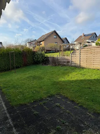 Gartenansicht mit Häusern.jpg