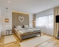 Hauptwohnung: Erstes Schlafzimmer