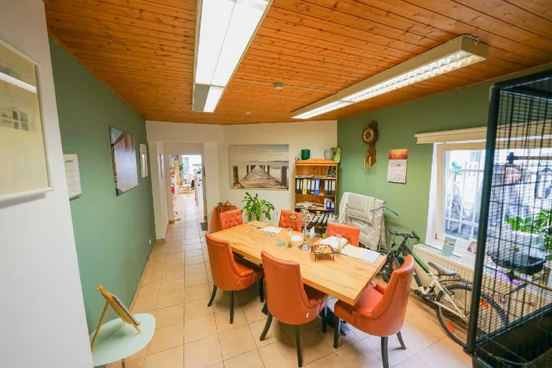 Büro/Besprechungsraum