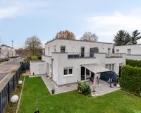 Moderne Doppelhaushälfte mit sonnigem Garten, Dachterrasse und Garage in Ratingen-Lintorf