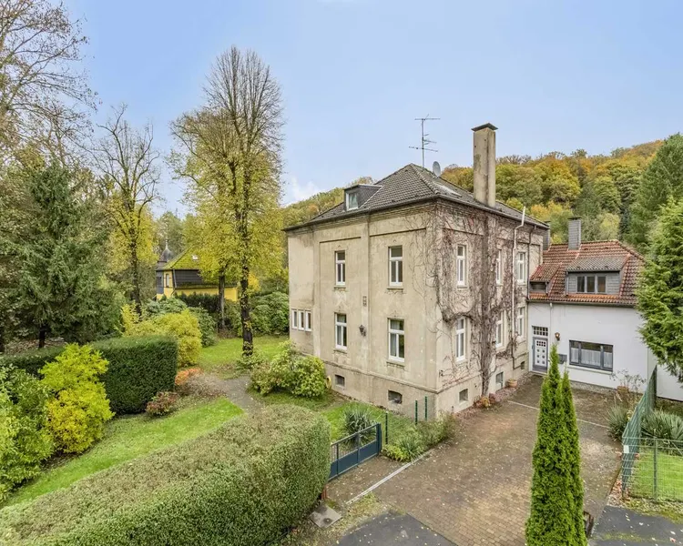 Ehemalige Direktorenvilla mit erheblichem Entwicklungspotenzial in Heiligenhaus