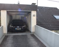Garage mit Automatiktor