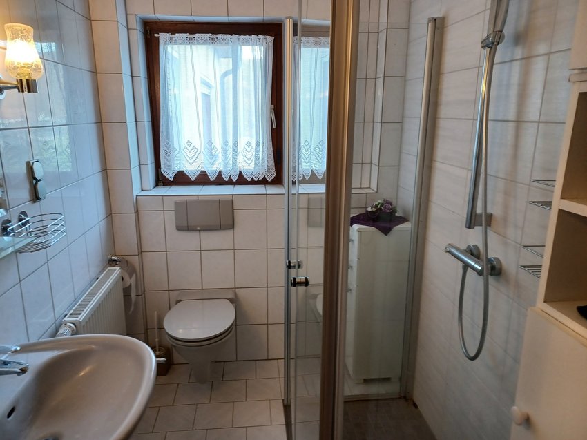 Badezimmer (EG)