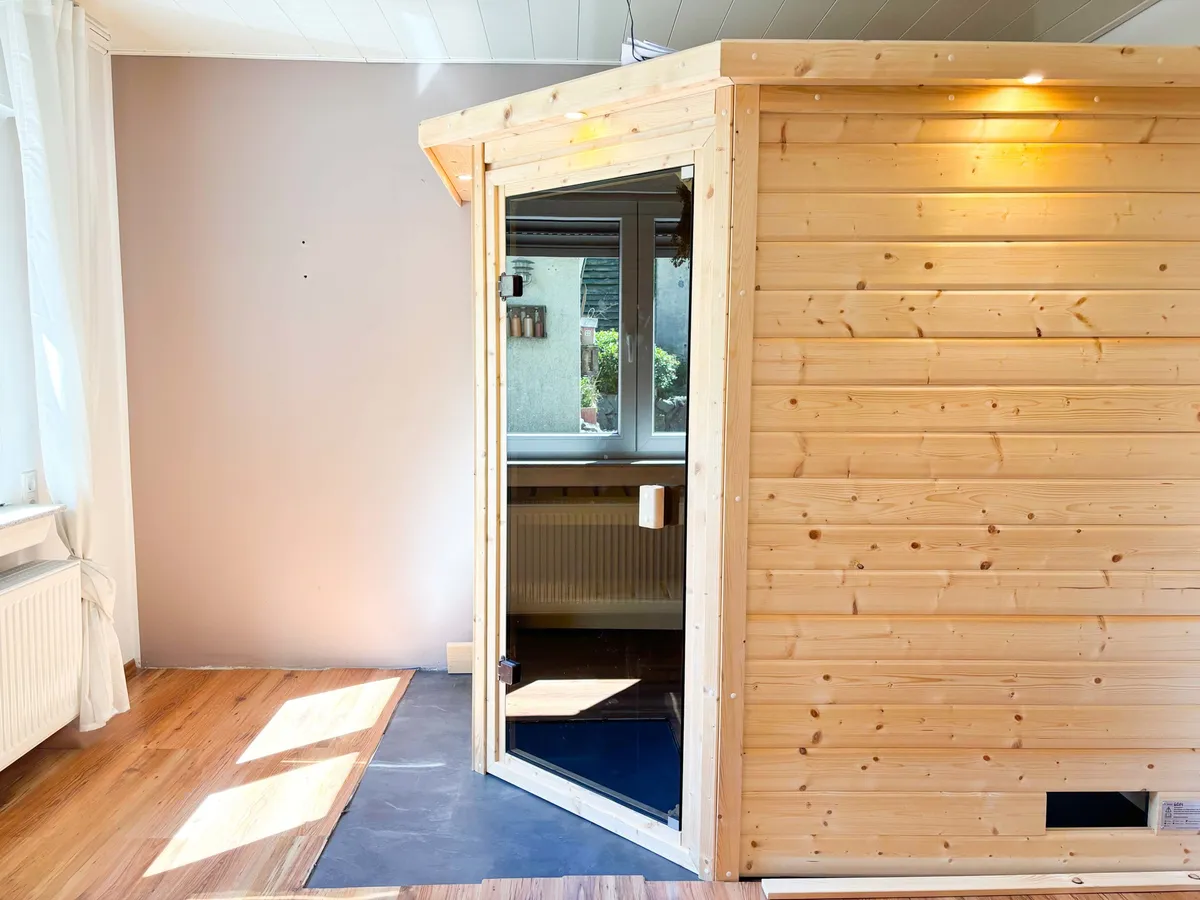 Durchgangszimmer mit Sauna EG