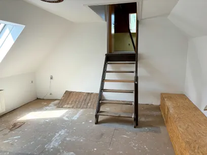 Zimmer DG links mit Zugang DG rechts