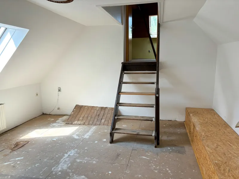 Zimmer DG links mit Zugang DG rechts