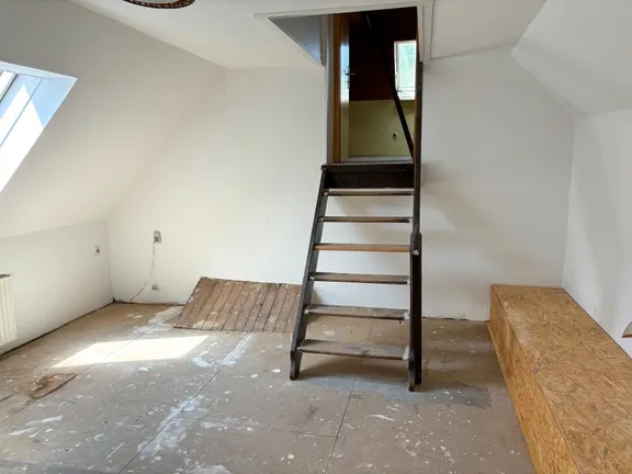 Zimmer DG links mit Zugang DG rechts