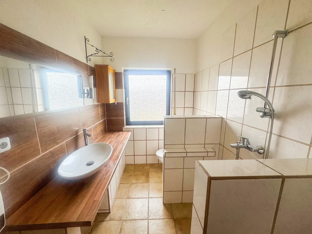 Tageslichtbad mit Dusche und WC EG