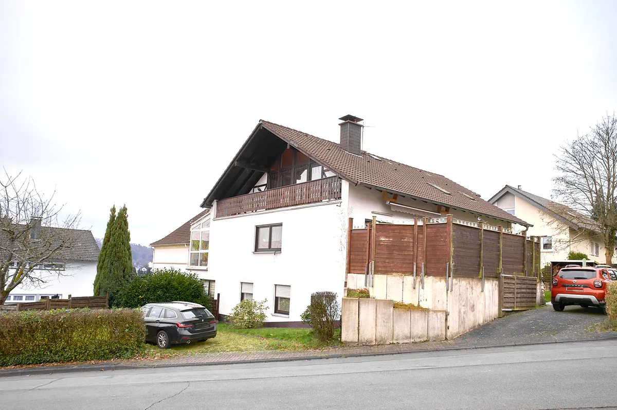 Stellplätze hinter dem Haus