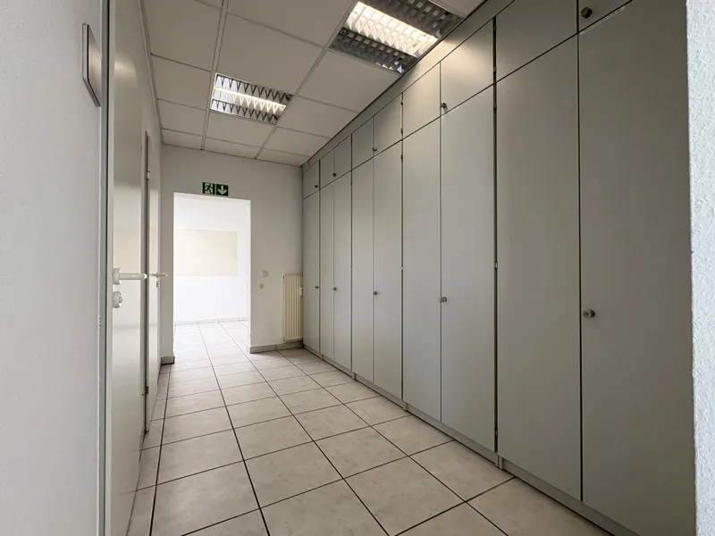 WC-Anlage / Zwischenflur