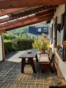 Terrasse an Garage