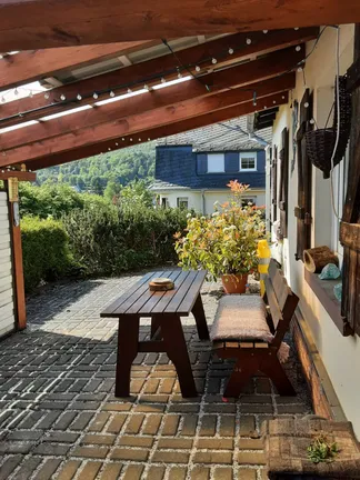 Terrasse an Garage