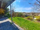 Blick von der Terrasse in den Garten