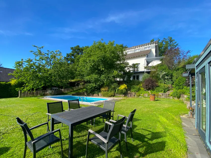 Garten mit Blick zum Pool