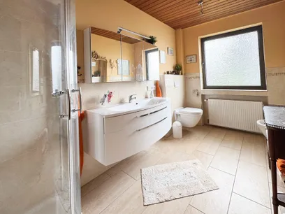 Badezimmer (OG)