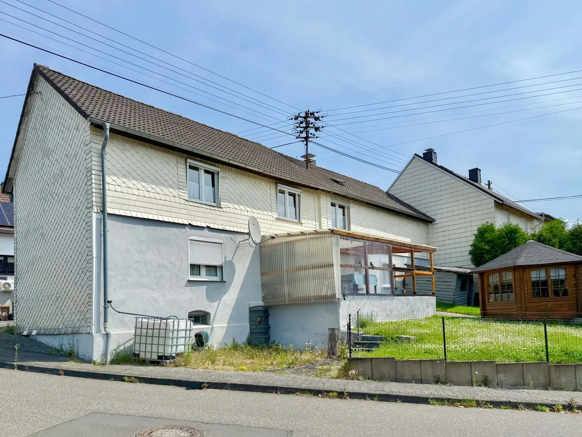 Straßenansicht