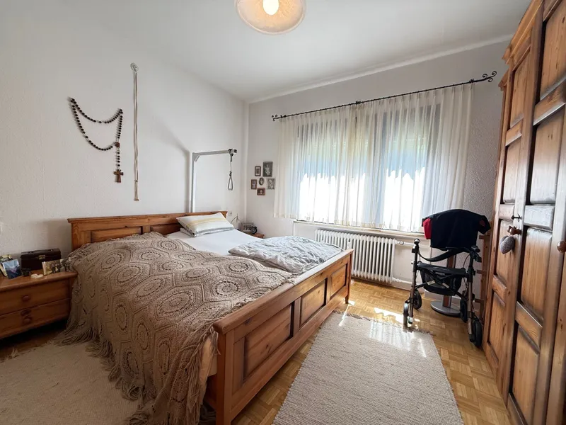 Schlafzimmer (EG)