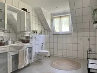 geräumiges Bad