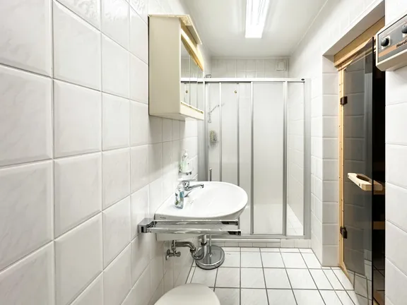 Bad mit Sauna KG Nr. 7a