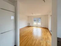 Blick von der Küche in den Wohnraum