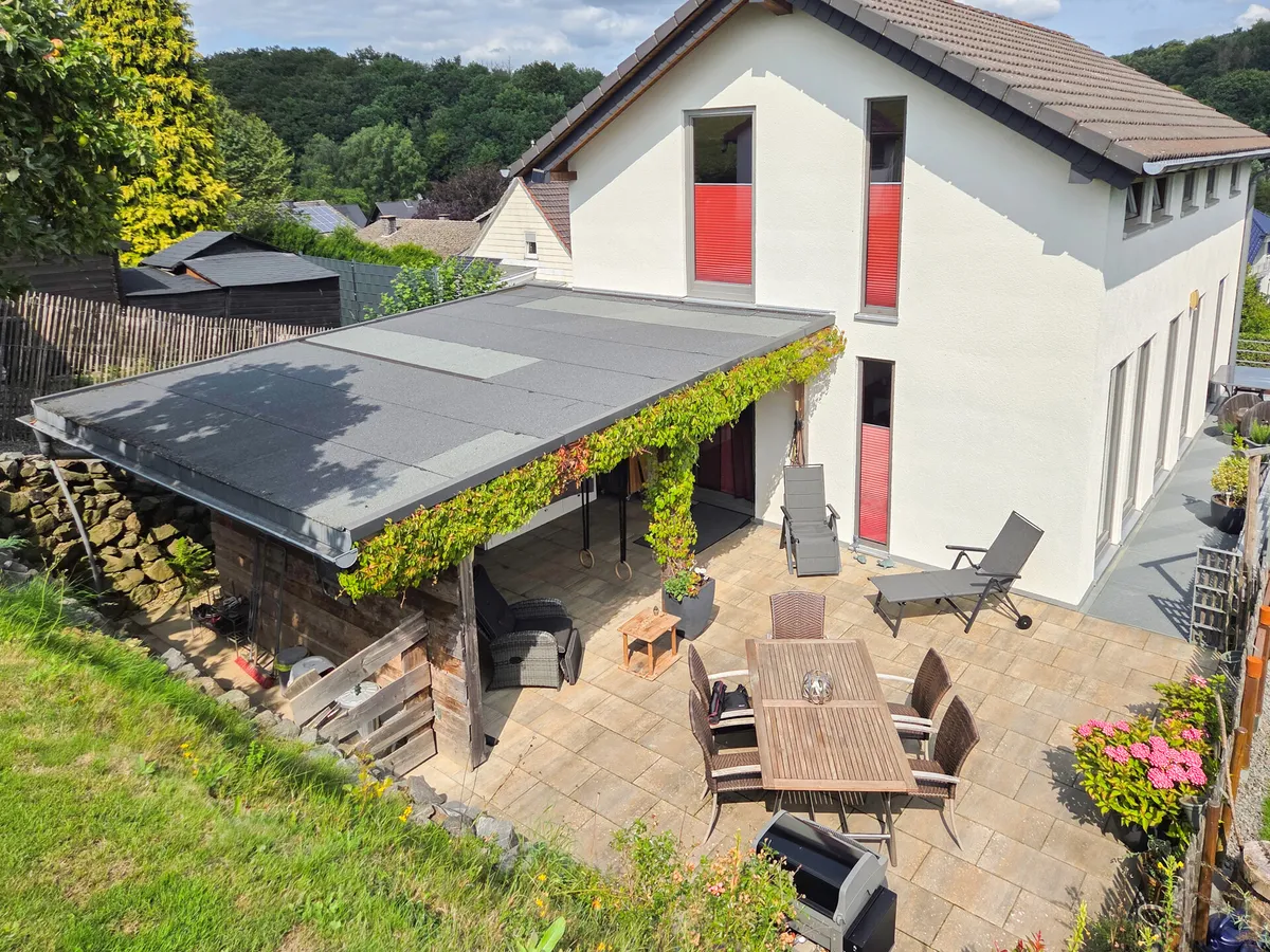 Blick vom Garten aufs Haus