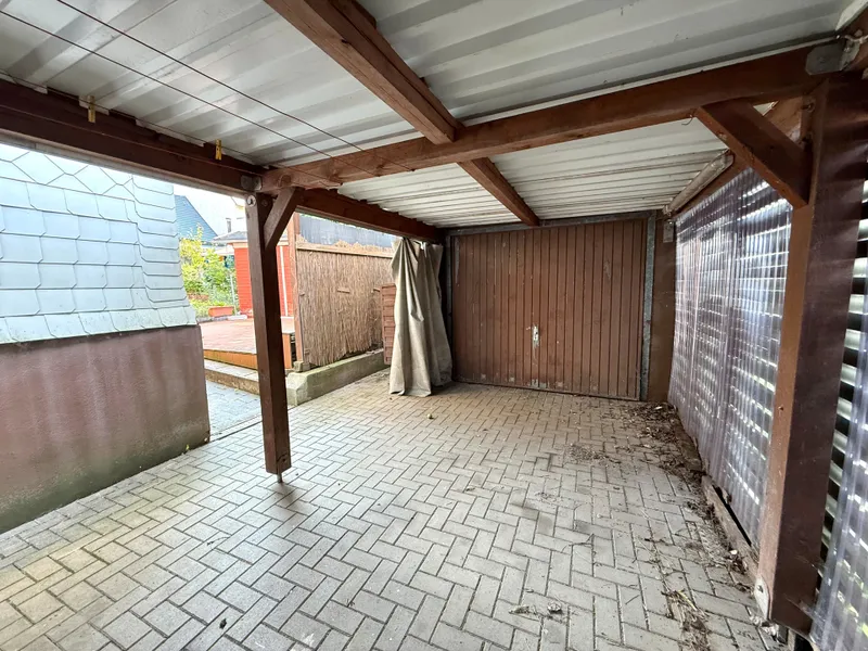 Carport und Garage