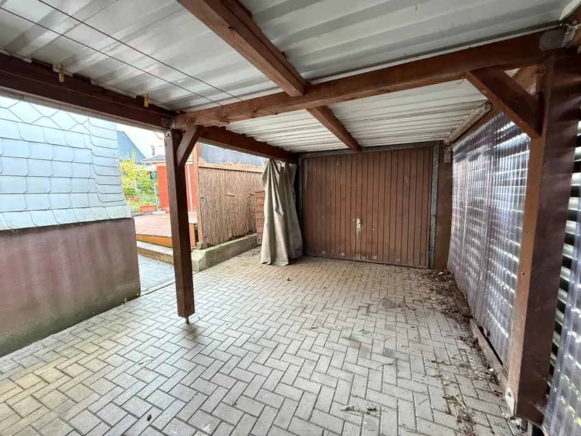 Carport und Garage
