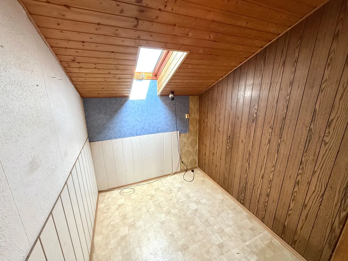 DG links Ankleide o. Büro