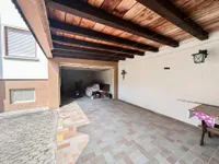 Freisitz und Garage