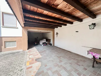 Freisitz und Garage