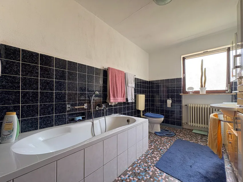 Badezimmer (EG)