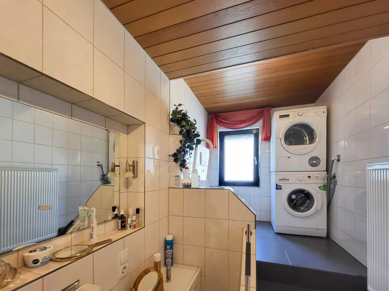 Bad EG mit Waschmaschinenanschluss