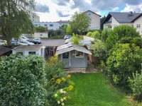 Blick vom Balkon in den Garten