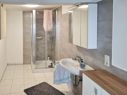 neuwertiges Duschbad EG