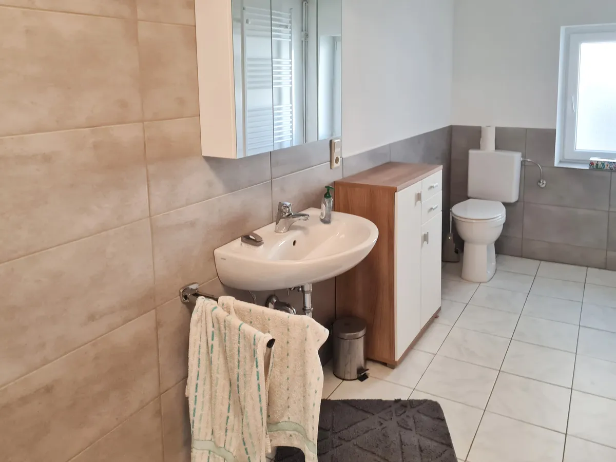 neuwertiges Duschbad EG