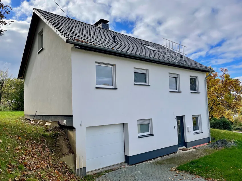 Garage mit Sektionaltor im KG