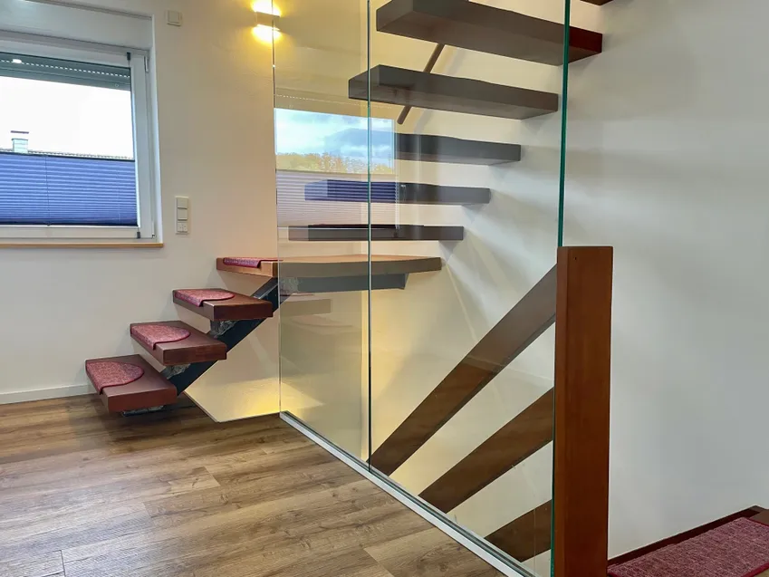 moderne Treppe vom KG bis ins DG