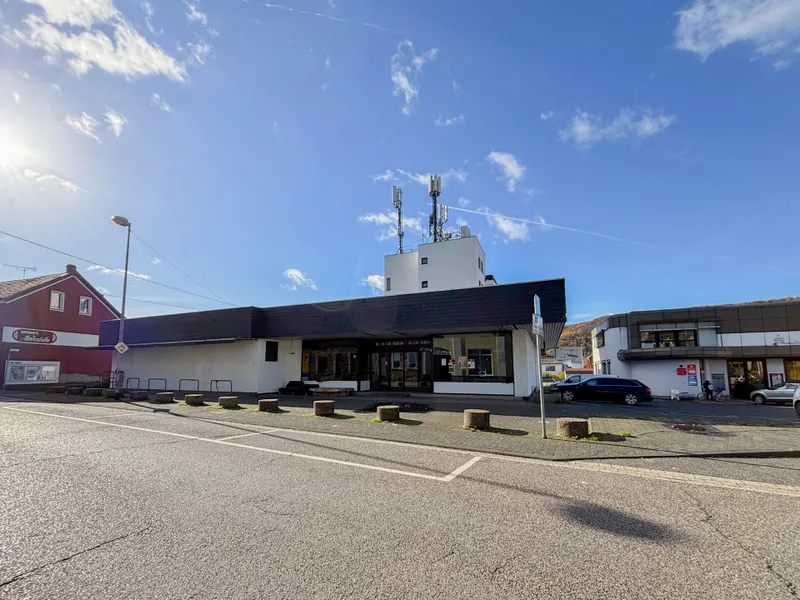 Straßenansicht Gewerbeeinheit