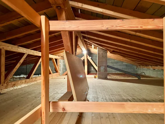 Geräumiger Dachboden