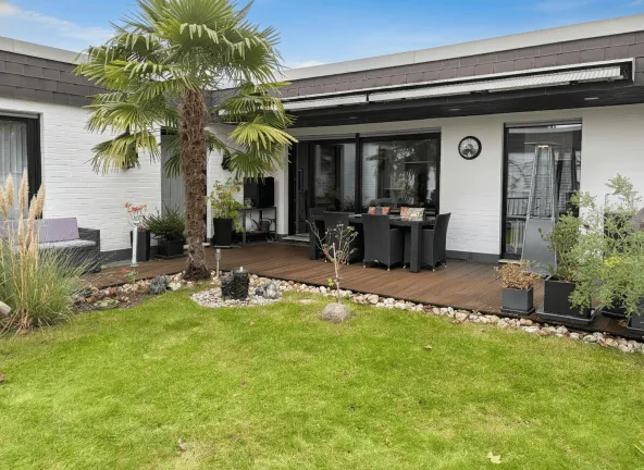 Garten mit Blick zur Terrasse