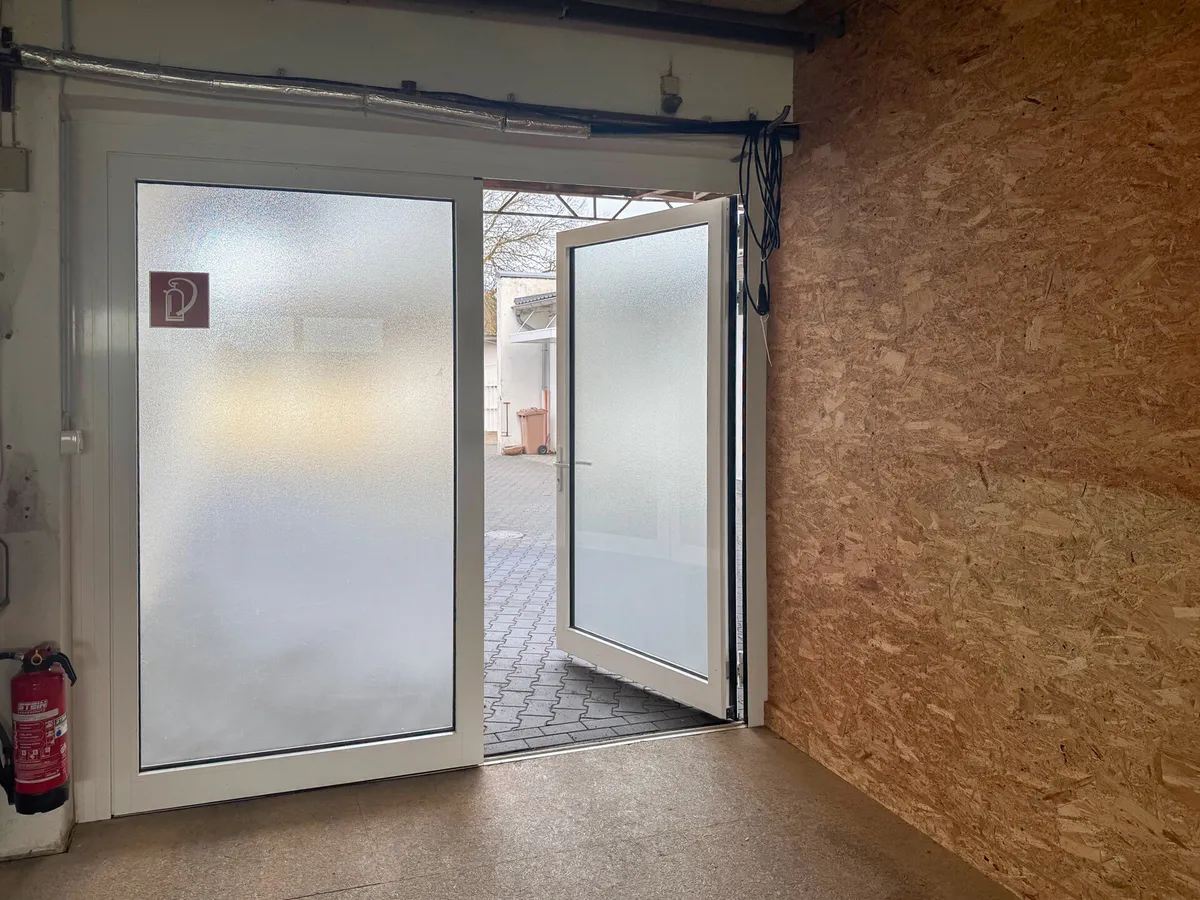 Separater Eingang Halle