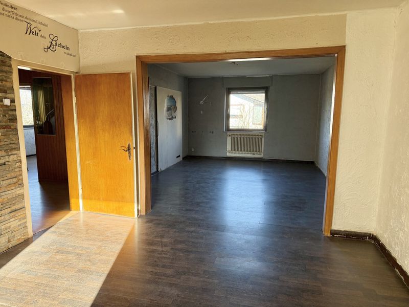 EG Blick vom Essbereich in den Wohnbereich