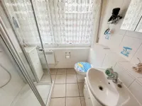 Tageslichtbad mit Dusche und WC OG