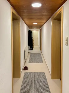 Flur mit Kaminofen(UG)