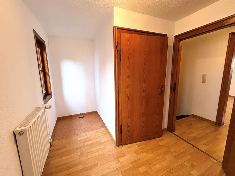 Gäste-/Bürozimmer mit Zugang zum Speicher