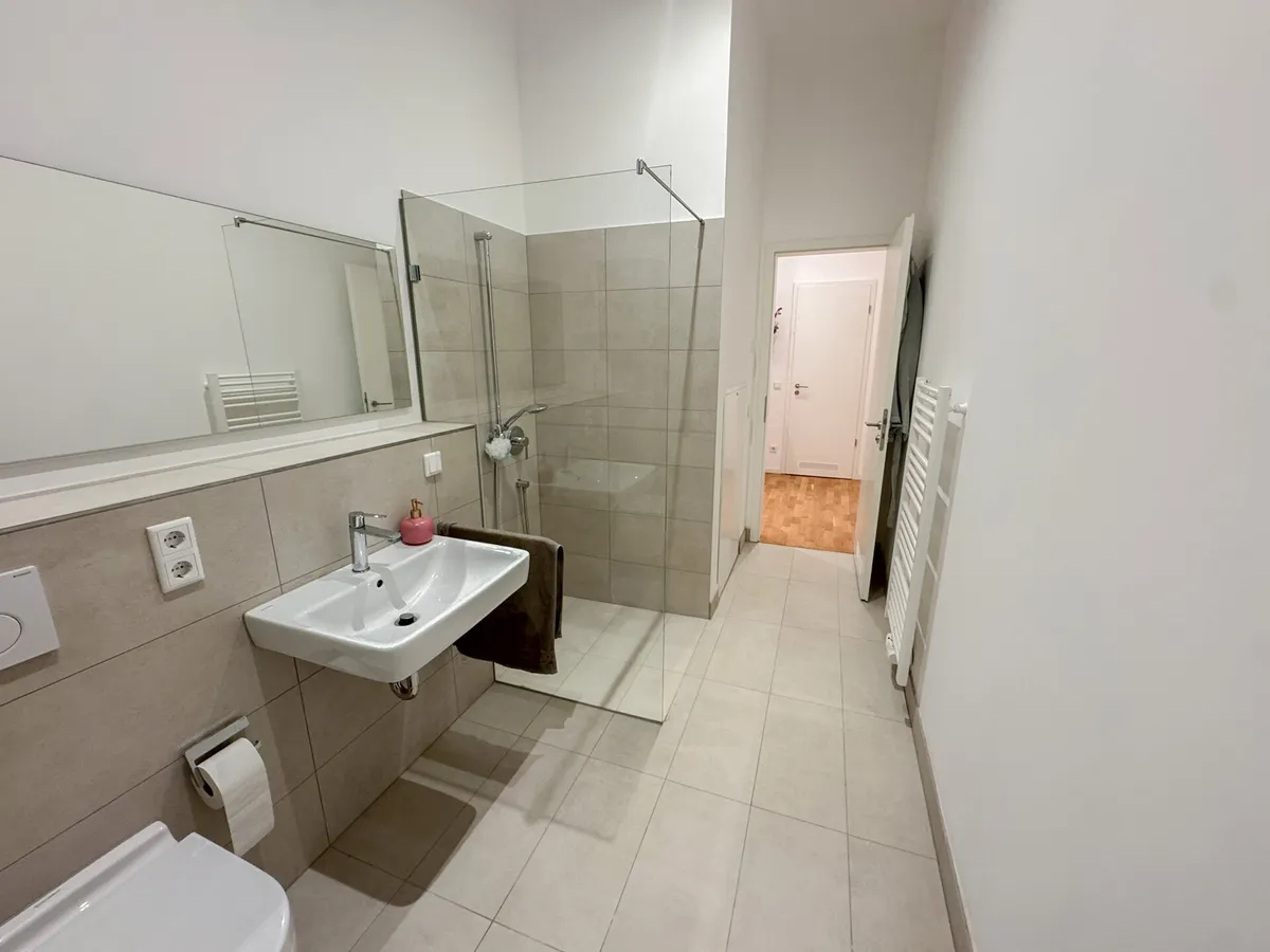 Bad mit Wanne und Dusche